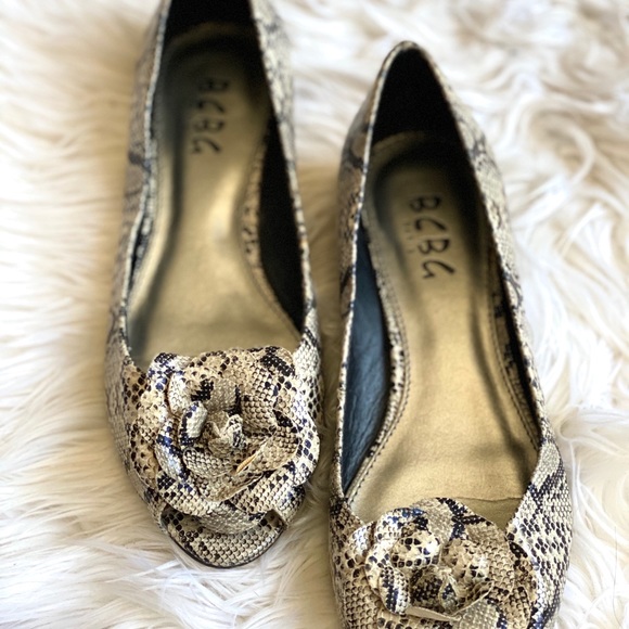 Bcbg paris -opened-toes flat sandals - Picture 2 of 4